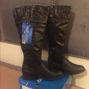 Mid-calf boots
